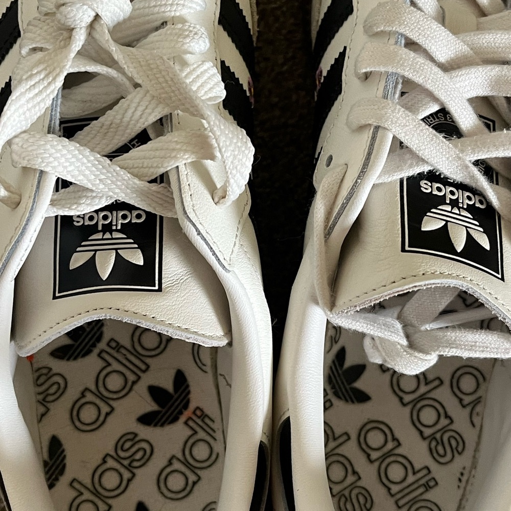 Adidas Samba White Sneakers with Black Stripes and Floral Embroidery - Picture 13 of 14